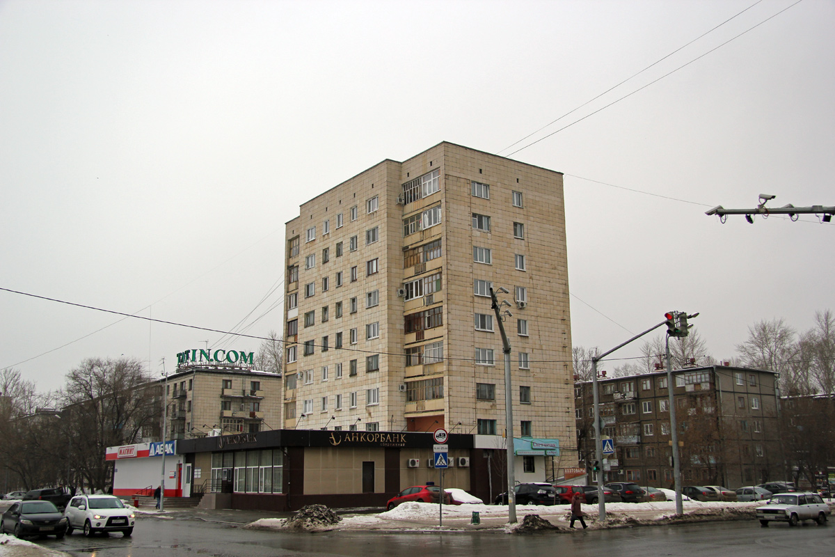 Kazan, Улица Хади Такташа, 105 / Улица Эсперанто, 80
