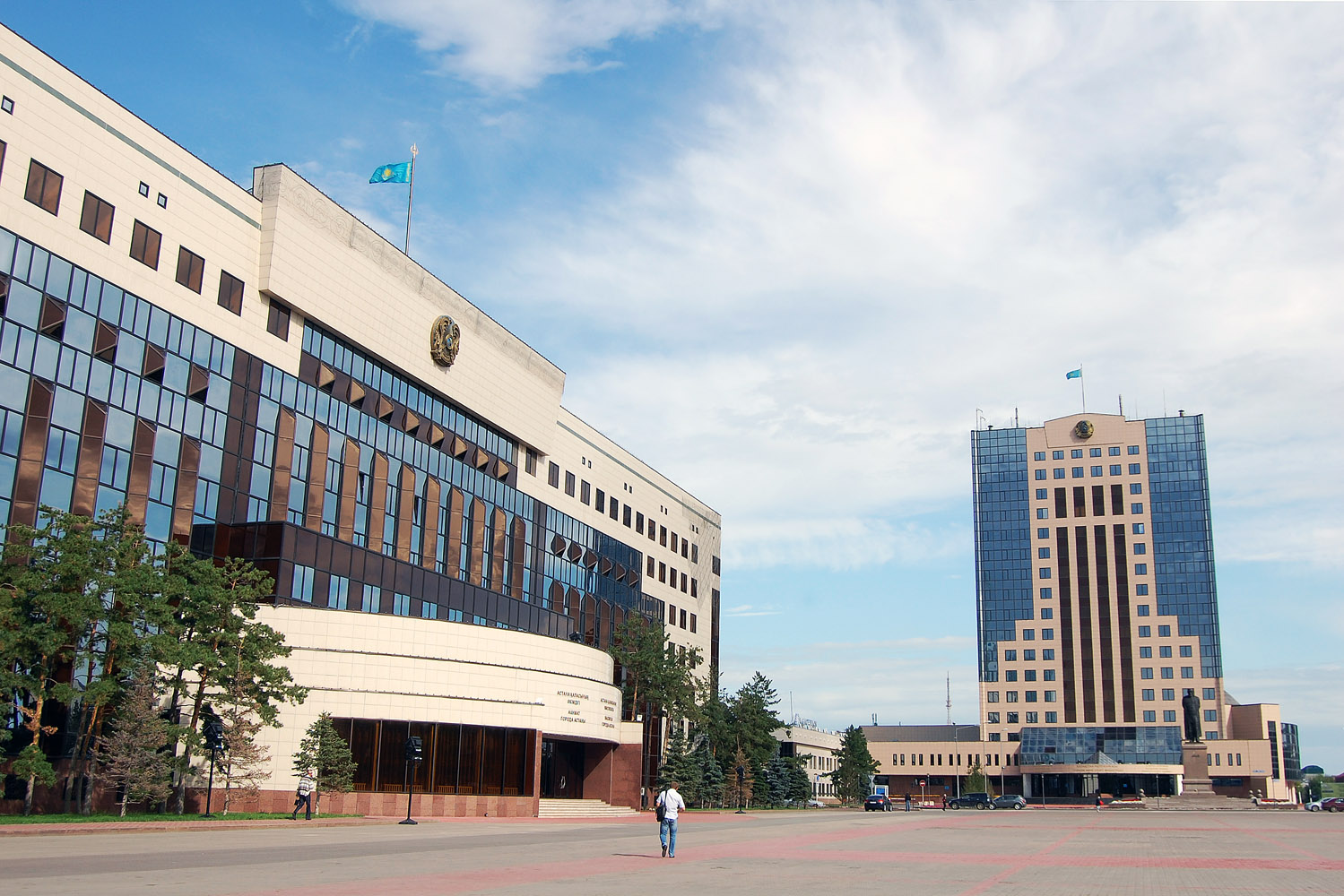 Астана, Проспект Абая, 33; Улица Бейбитшилик, 11