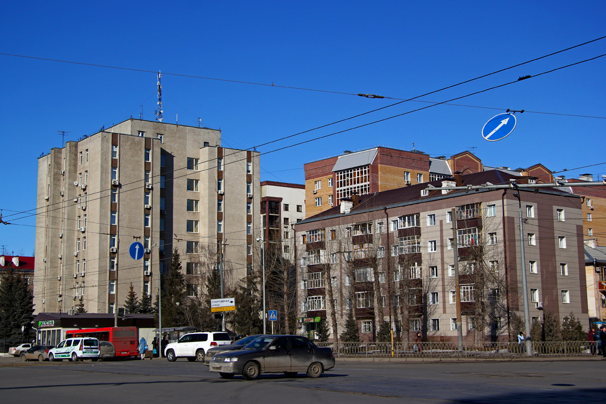Kazan, Гвардейская улица, 15; Спортивная улица, 14