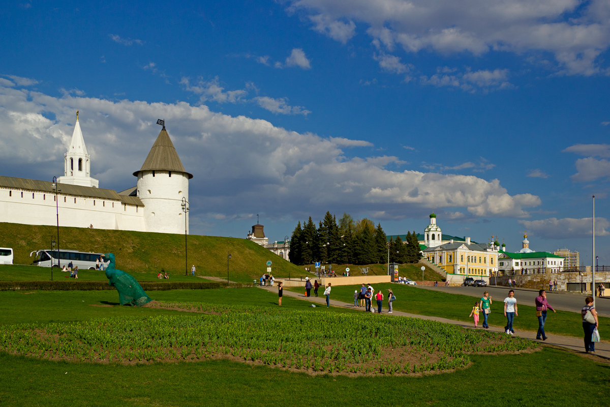 Kazan, Кремль, Юго-Западная Башня; Улица Баумана, 1