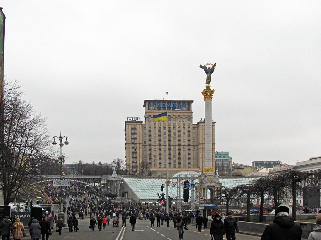 Kyiv, Институтская улица, 4; Площадь Независимости, 2