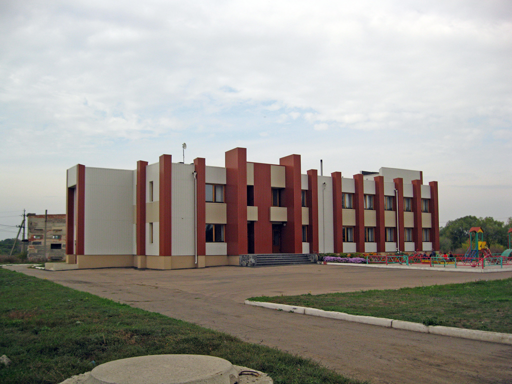 Gorlivka district. others settlements, с. Никишино, Колхозная улица, 1