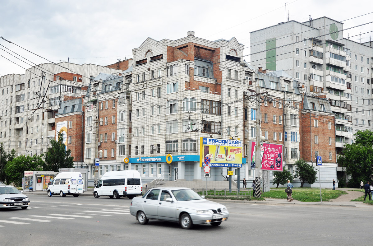 Omsk, Улица 10 лет Октября, 117; Улица Богдана Хмельницкого, 46