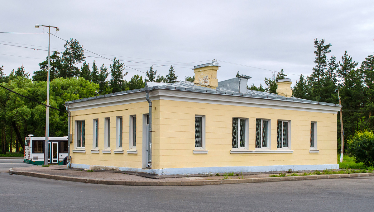 Peterhof, Привокзальная площадь, 1