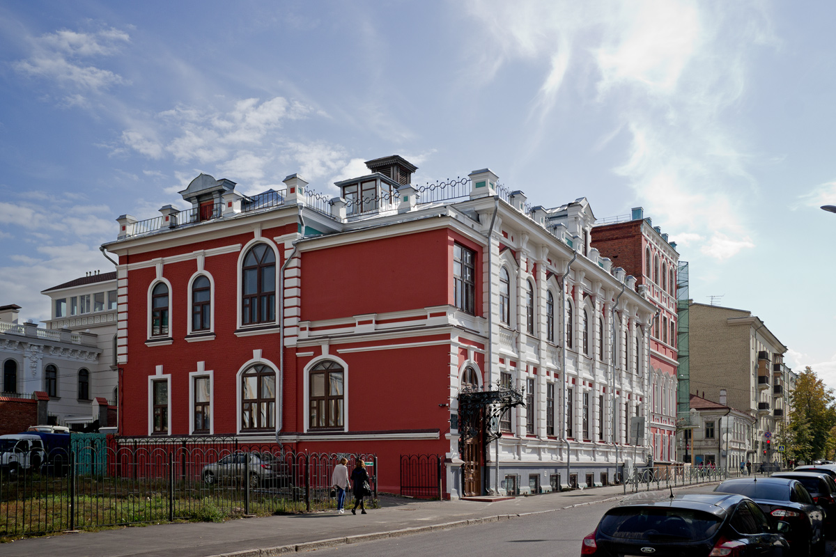 Kazan, Большая Красная улица, 45 / Улица Жуковского, 14