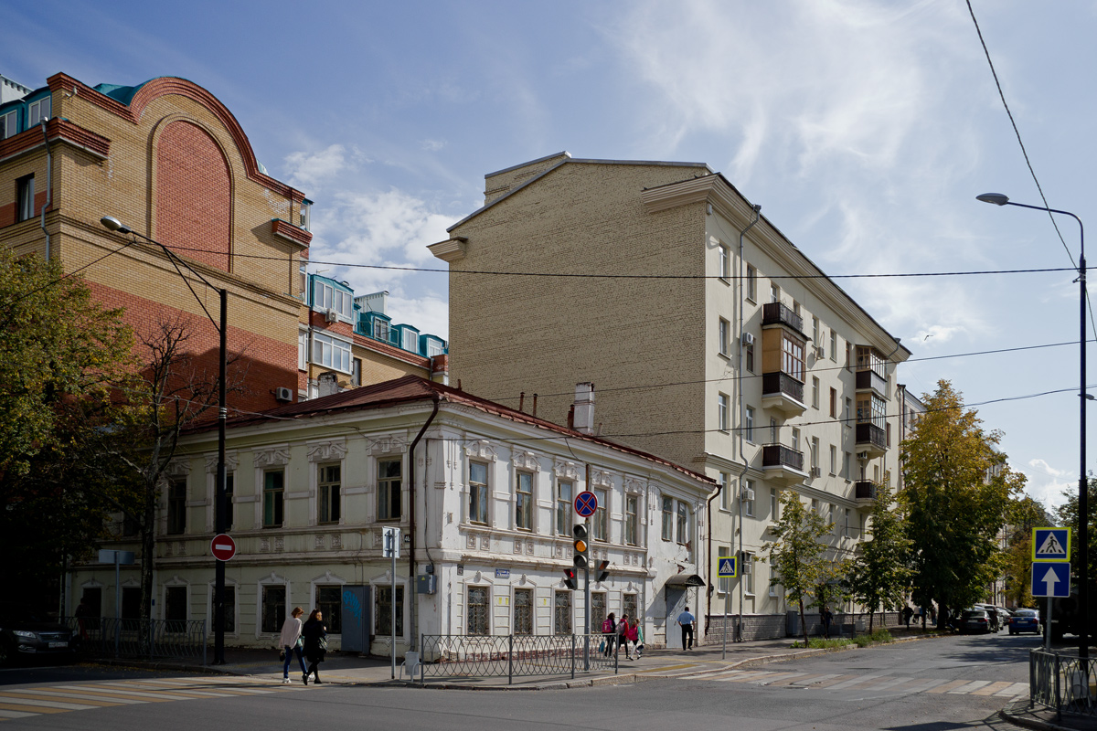 Kazan, Улица Жуковского, 12 / Большая Красная улица, 46; Большая Красная улица, 46