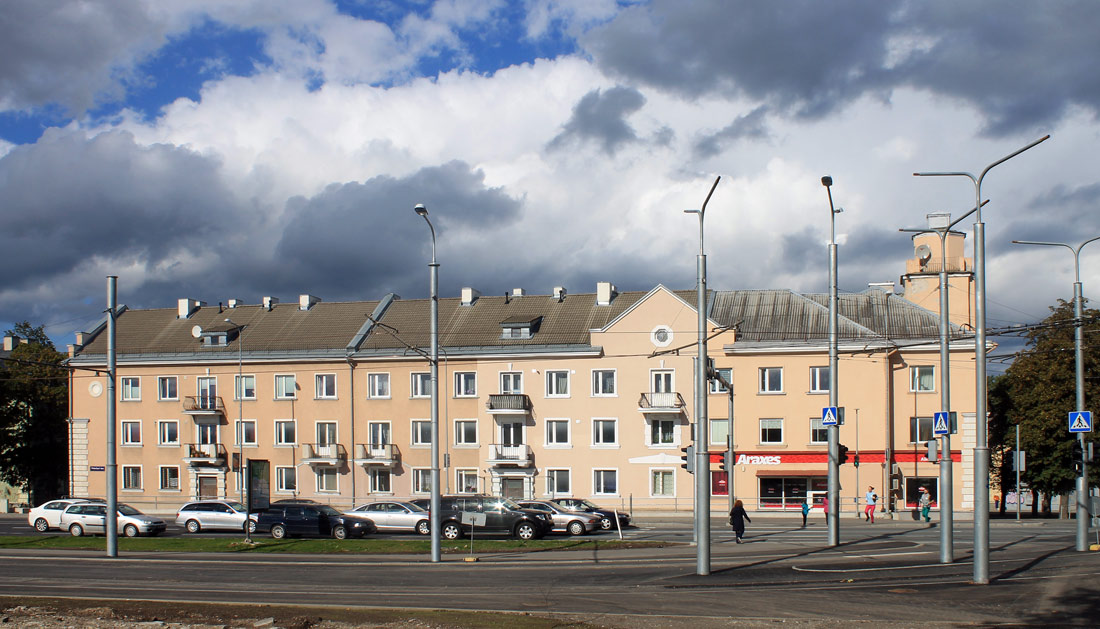 Tallinn, Peterburi tee, 13; Majaka, 56
