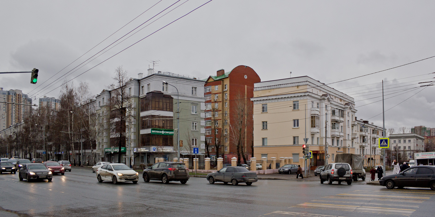 Kazan, Улица Павлюхина, 100; Улица Павлюхина, 102