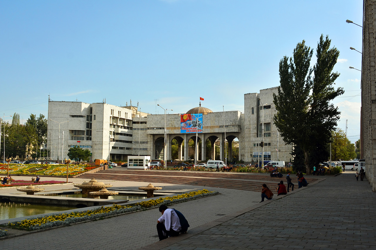 Бишкек, Улица Раззакова, 66 / Киевская улица, 96