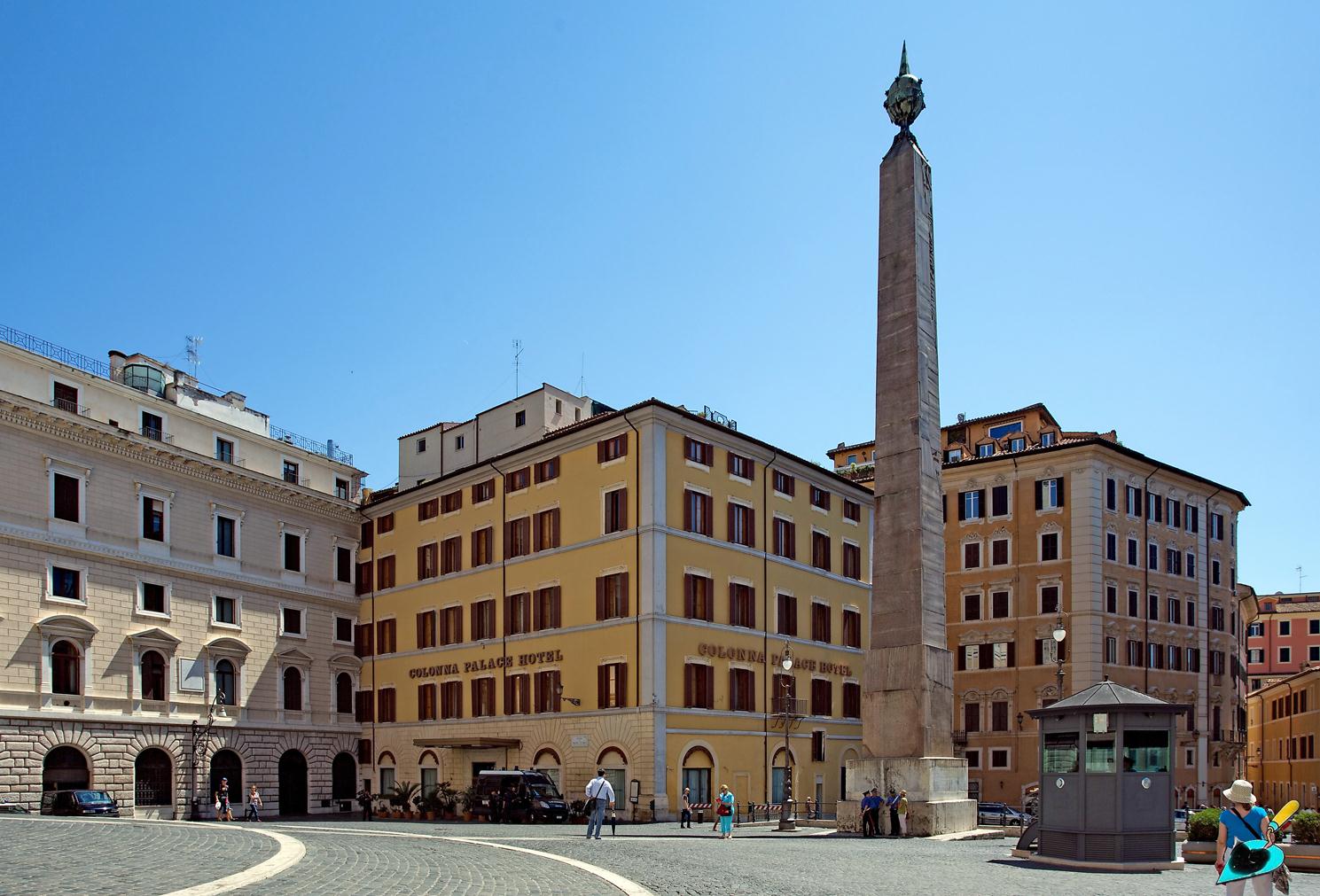 Рим, Piazza Montecitorio, 12; Via della Colonna Antonina, 52