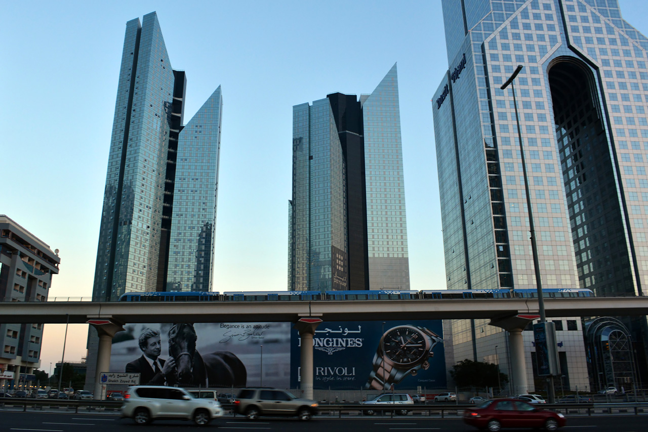 Дубай, Al Omlaat Street, 1/1; Al Omlaat Street, 1/2; Sheikh Zayed Road, 133