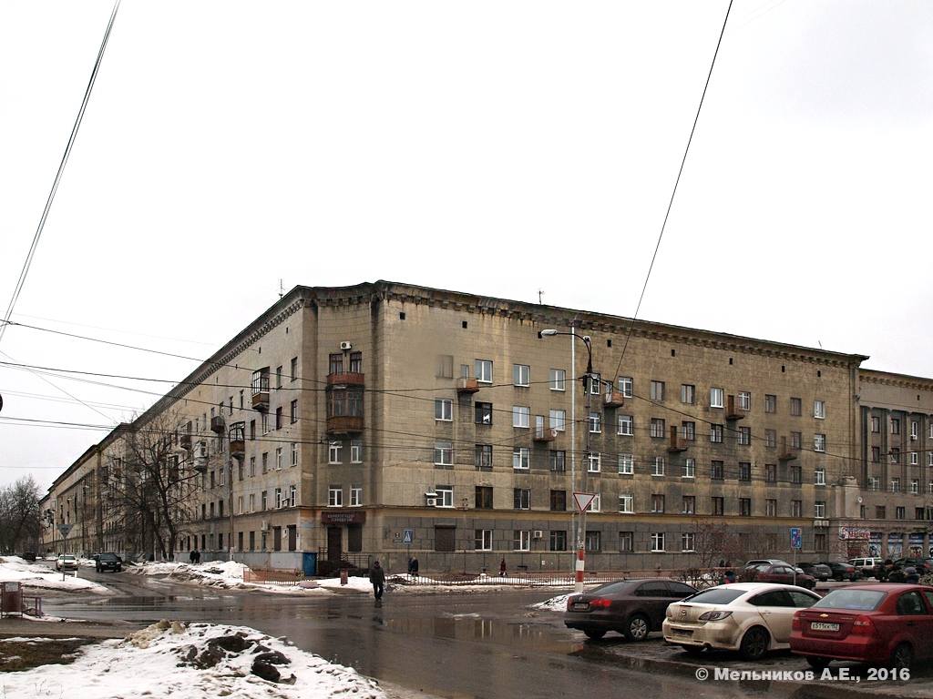 Nizhny Novgorod, Комсомольская улица, 2; Улица Лоскутова, 20
