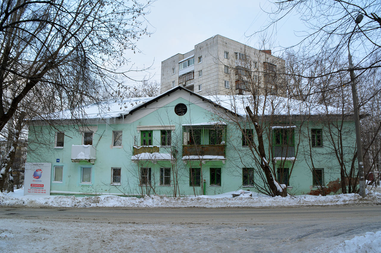 Perm, Улица Голева, 19; Шоссе Космонавтов, 76