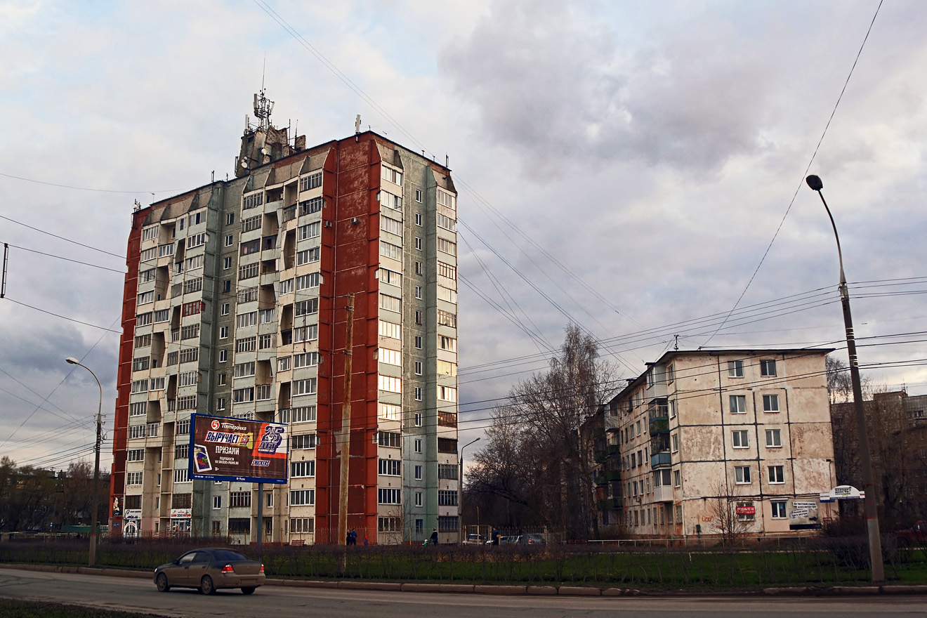 Perm, Улица Космонавта Леонова, 56А; Улица Космонавта Леонова, 54