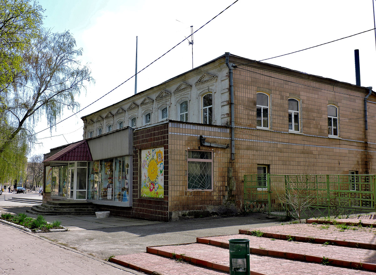 Żmijów, Соборная площадь, 1