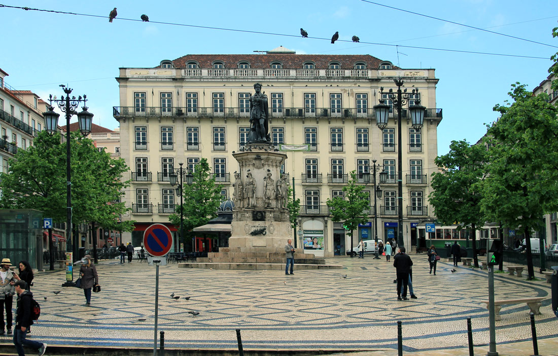 Лиссабон, Praça Luís de Camões, 27