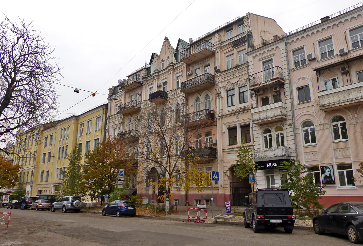 Киев, Улица Ивана Франко, 42; Улица Ивана Франко, 44