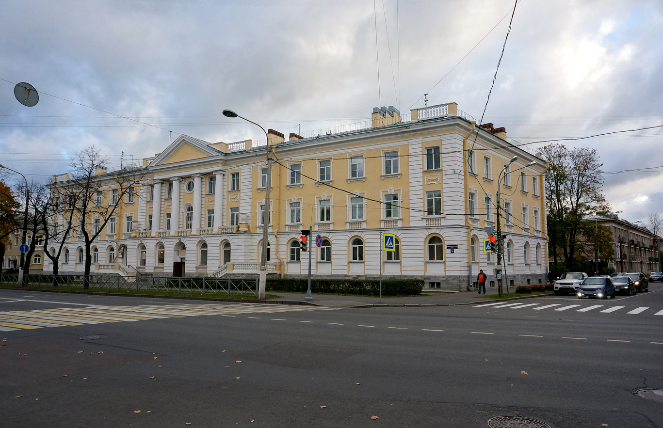 Peterhof, Санкт-Петербургский проспект, 14