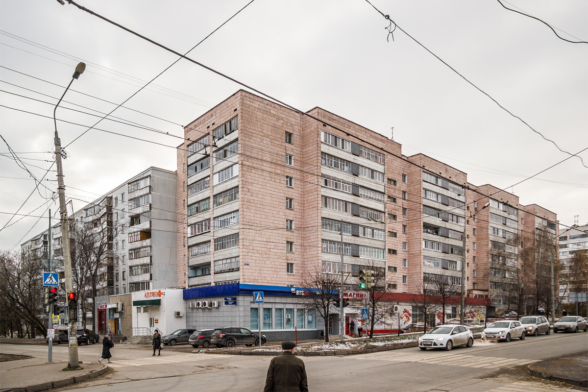 Kazan, Улица Годовикова, 15; Улица Максимова, 3