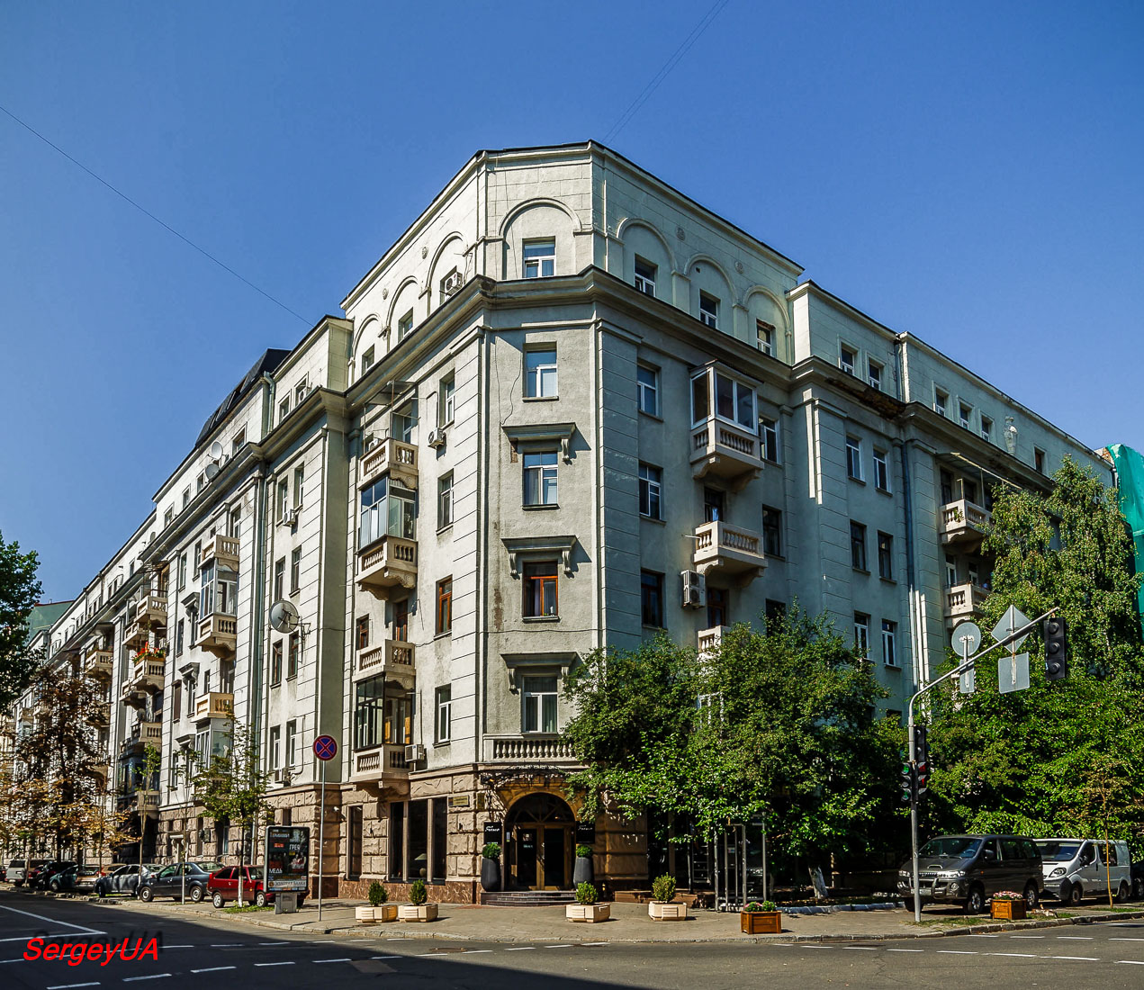 Киев, Шелковичная улица, 32-34