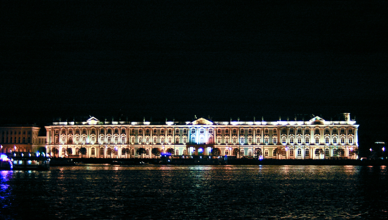 Petersburg, Дворцовая набережная, 38