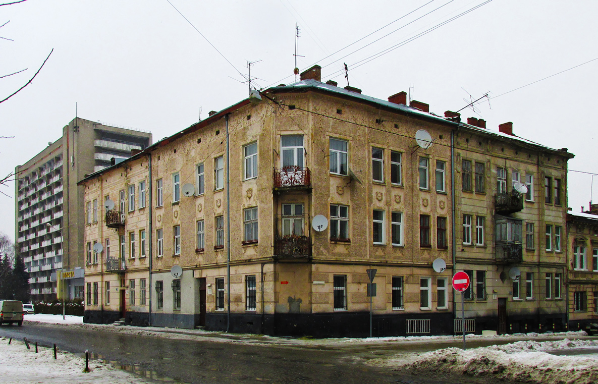 Lviv, Клепаровская улица, 28; Батуринская улица, 1