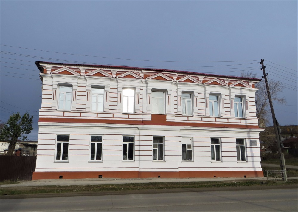 Карпинск, Улица Луначарского, 1