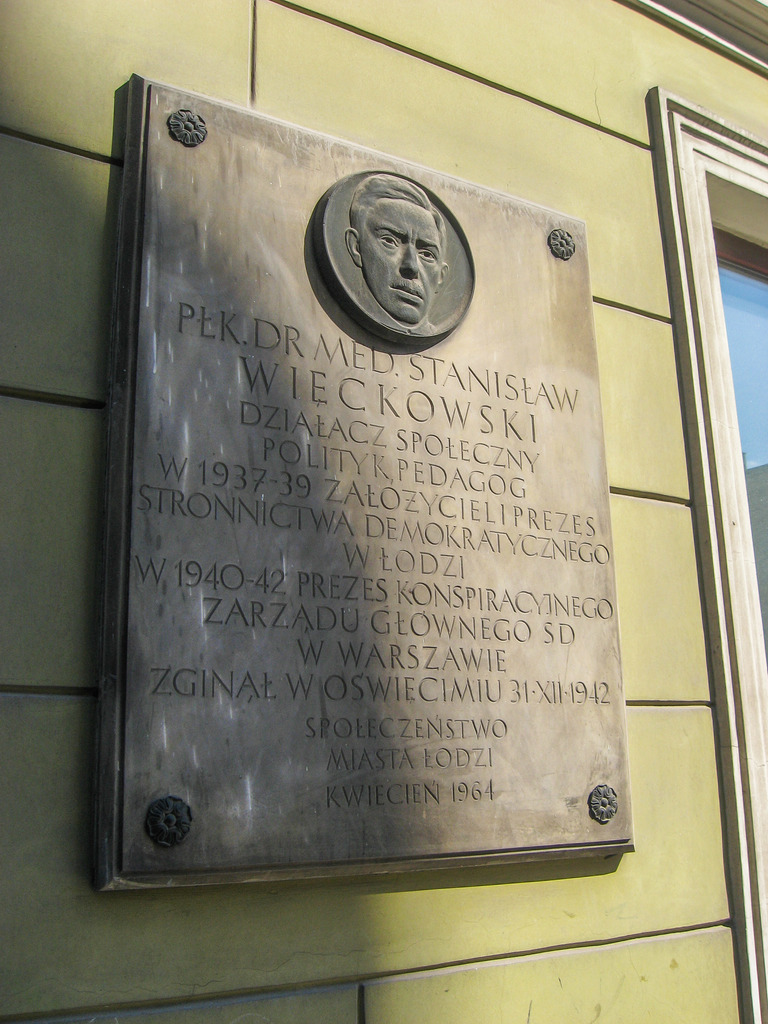 Łódź, Ulica Piotrkowska, 27 / Ulica Stanisława Więckowskiego, 1. Łódź — Memorial plaques
