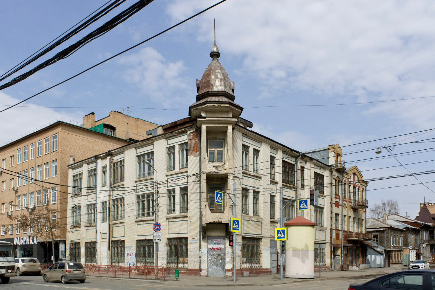 Samara, Молодогвардейская улица, 126 / Улица Льва Толстого, 56