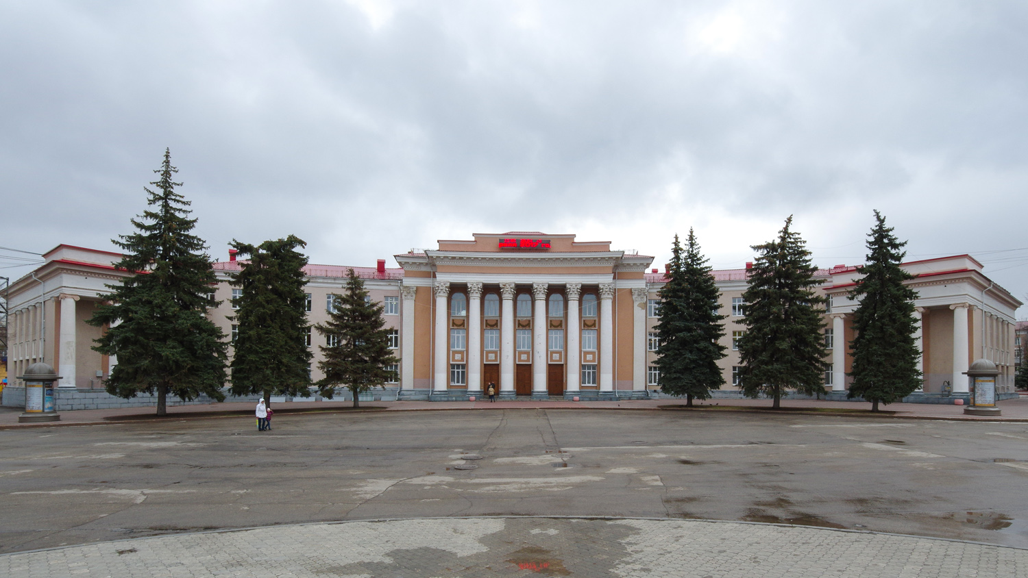 Novokuybyshevsk, Площадь Ленина, 1