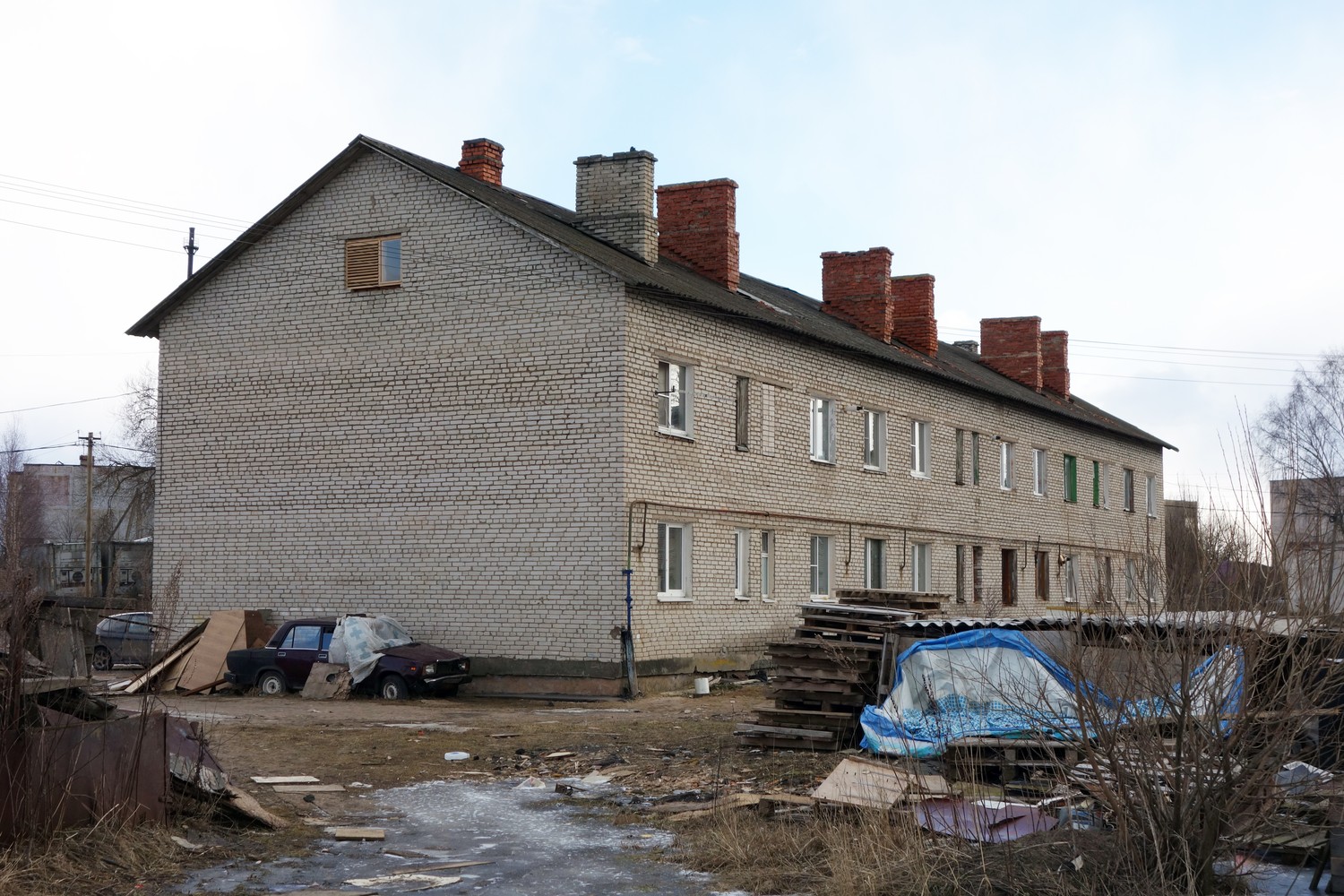 Novgorodsky district, other localities, пос. Волховец, Пионерская улица, 9