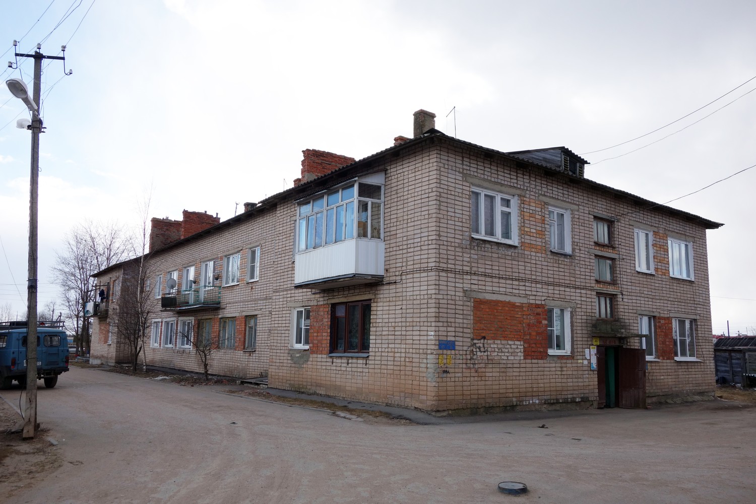 Novgorodsky district, other localities, пос. Волховец, Пионерская улица, 12