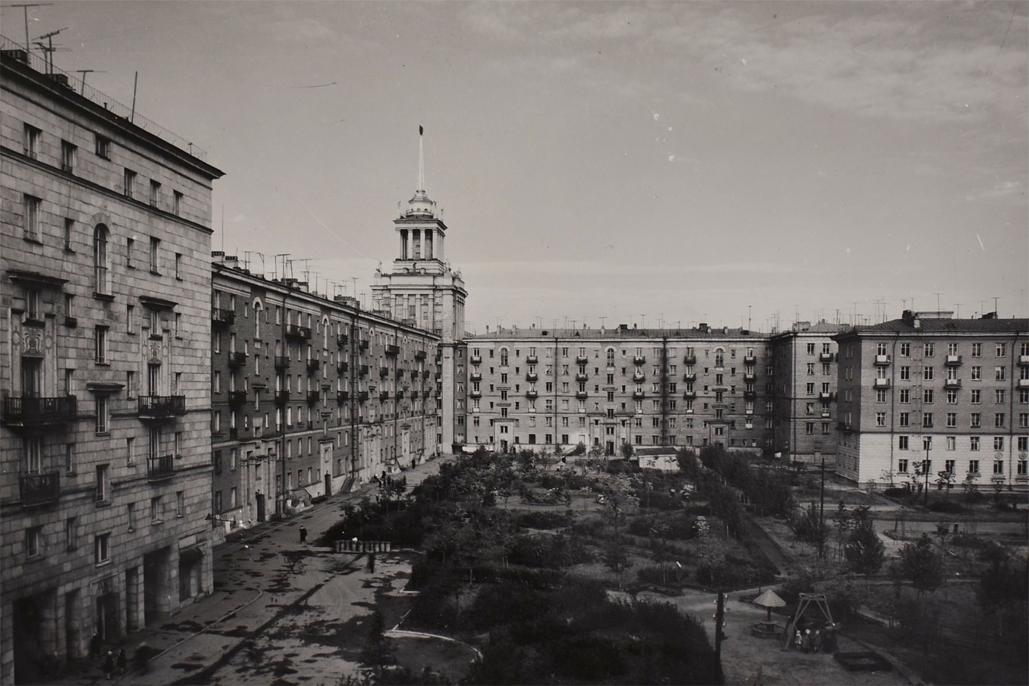 Saint Petersburg, Московский проспект, 192; Московский проспект, 190; Бассейная улица, 41