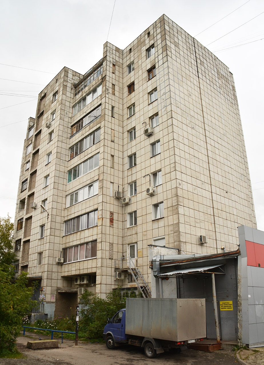 Perm, Улица Карпинского, 25