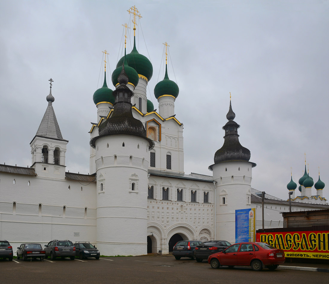 Rostov, Кремль, Колокольня церкви Иоанна Богослова; Кремль, церковь Иоанна Богослова
