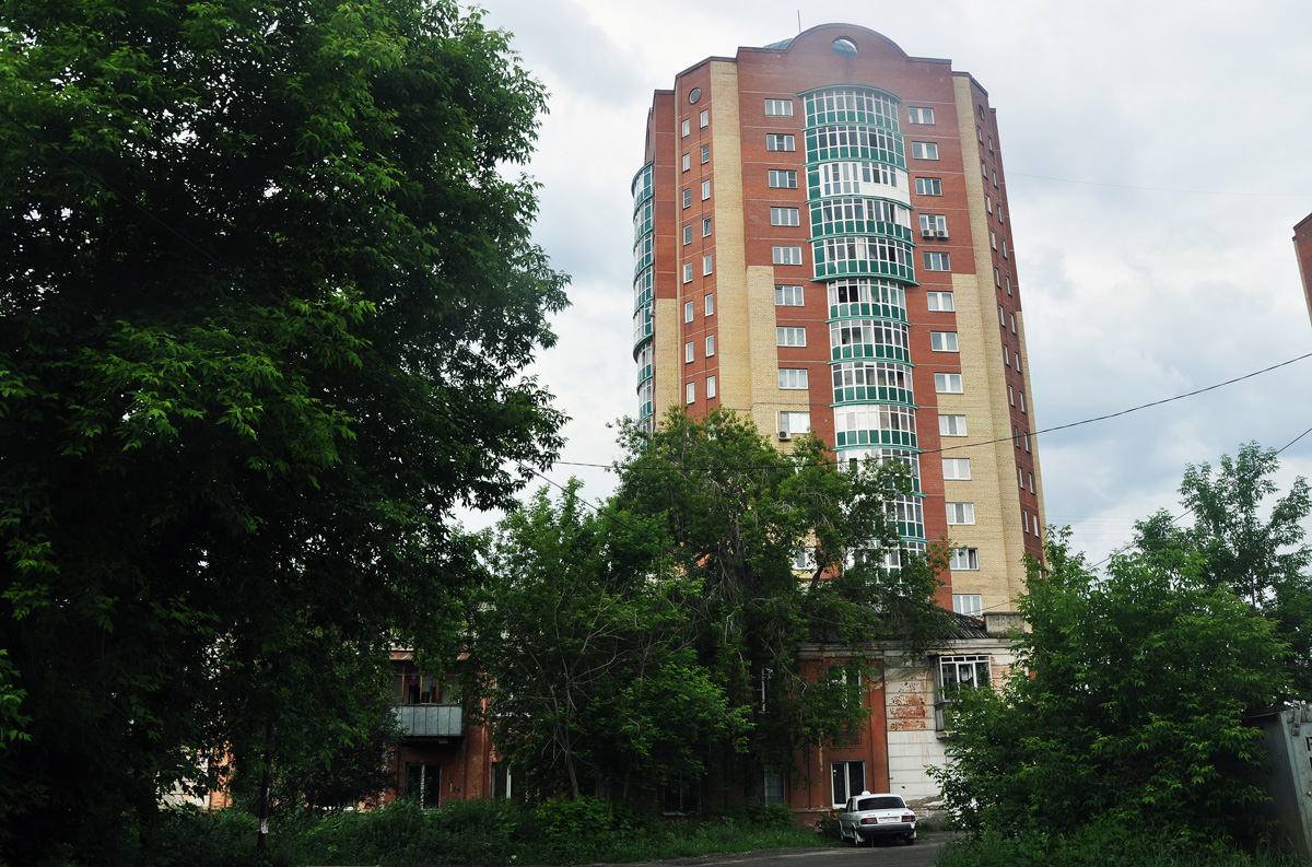 Omsk, Улица Богдана Хмельницкого, 206; Улица 9-я линия, 195