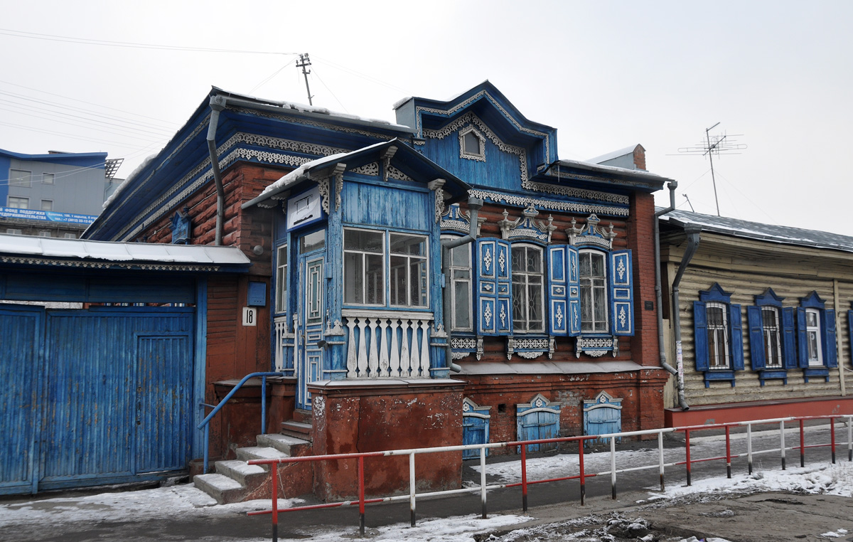 Омск, Улица Гусарова, 16. Резные орнаменты (кроме наличников)