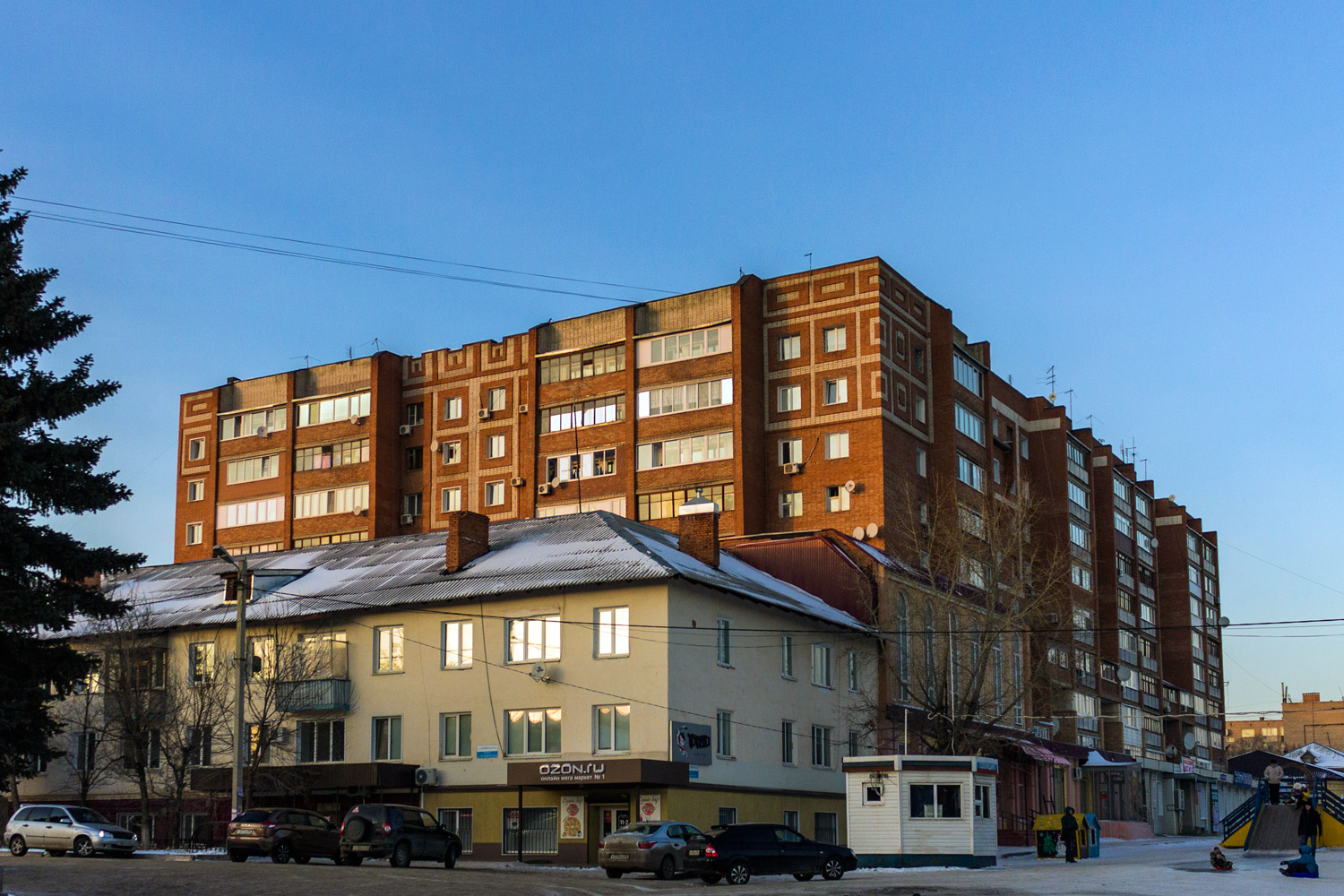Бугуруслан, Ленинградская улица, 41; Коммунистическая улица, 37