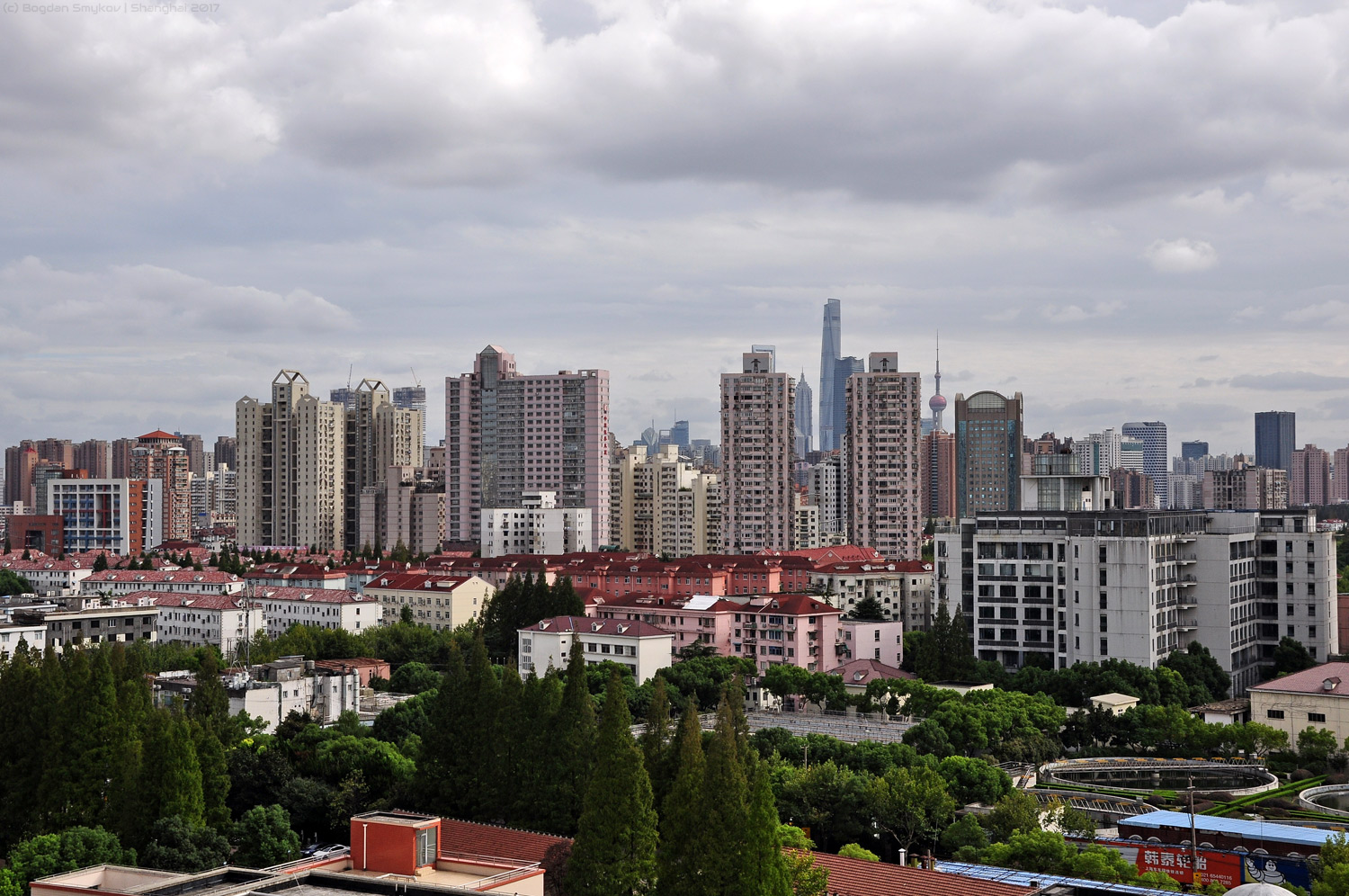 Шанхай, West Dalian Road, 296; Dongtiyuhui Road, 390