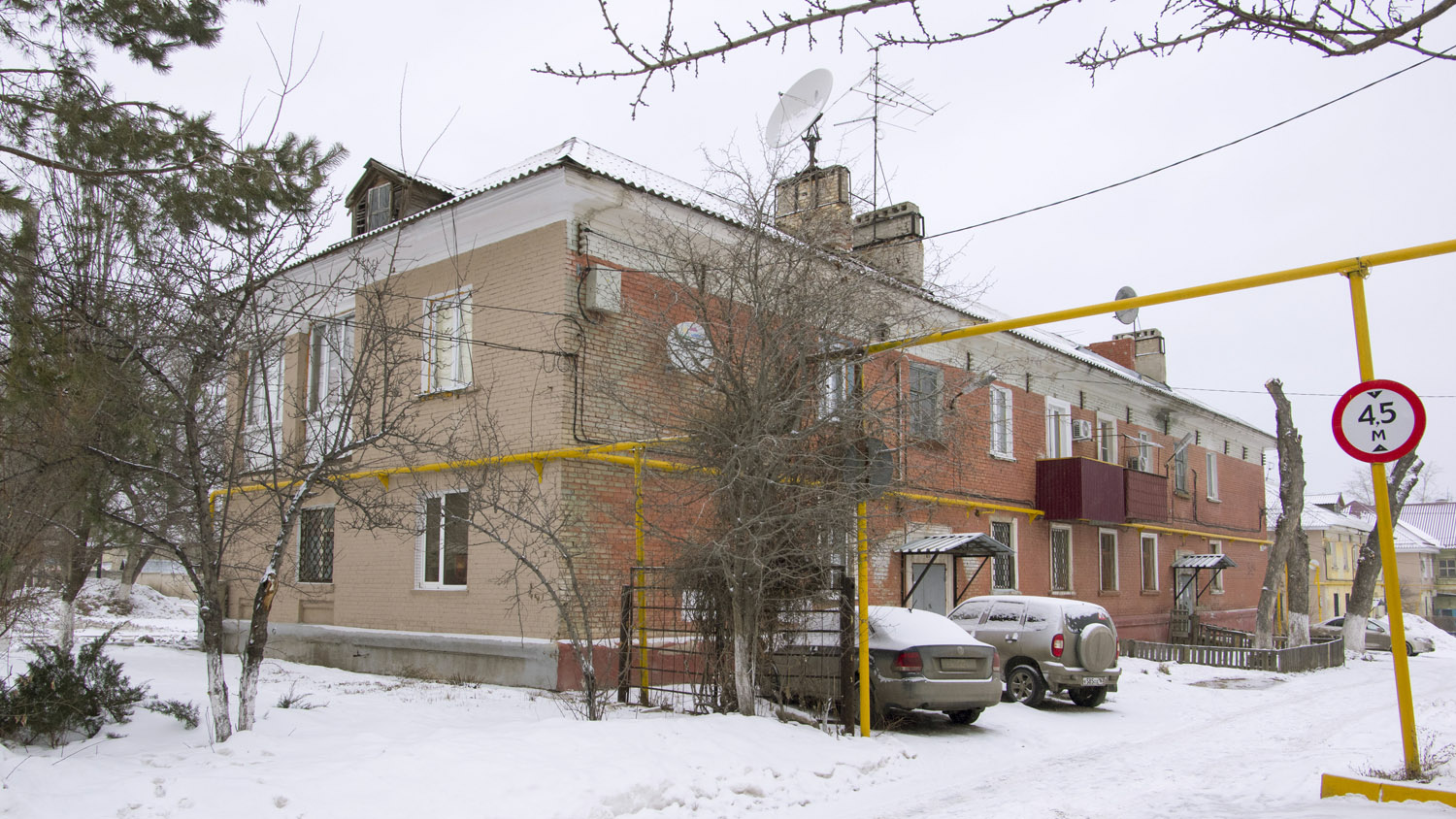 Novokuybyshevsk, Улица Суворова, 31