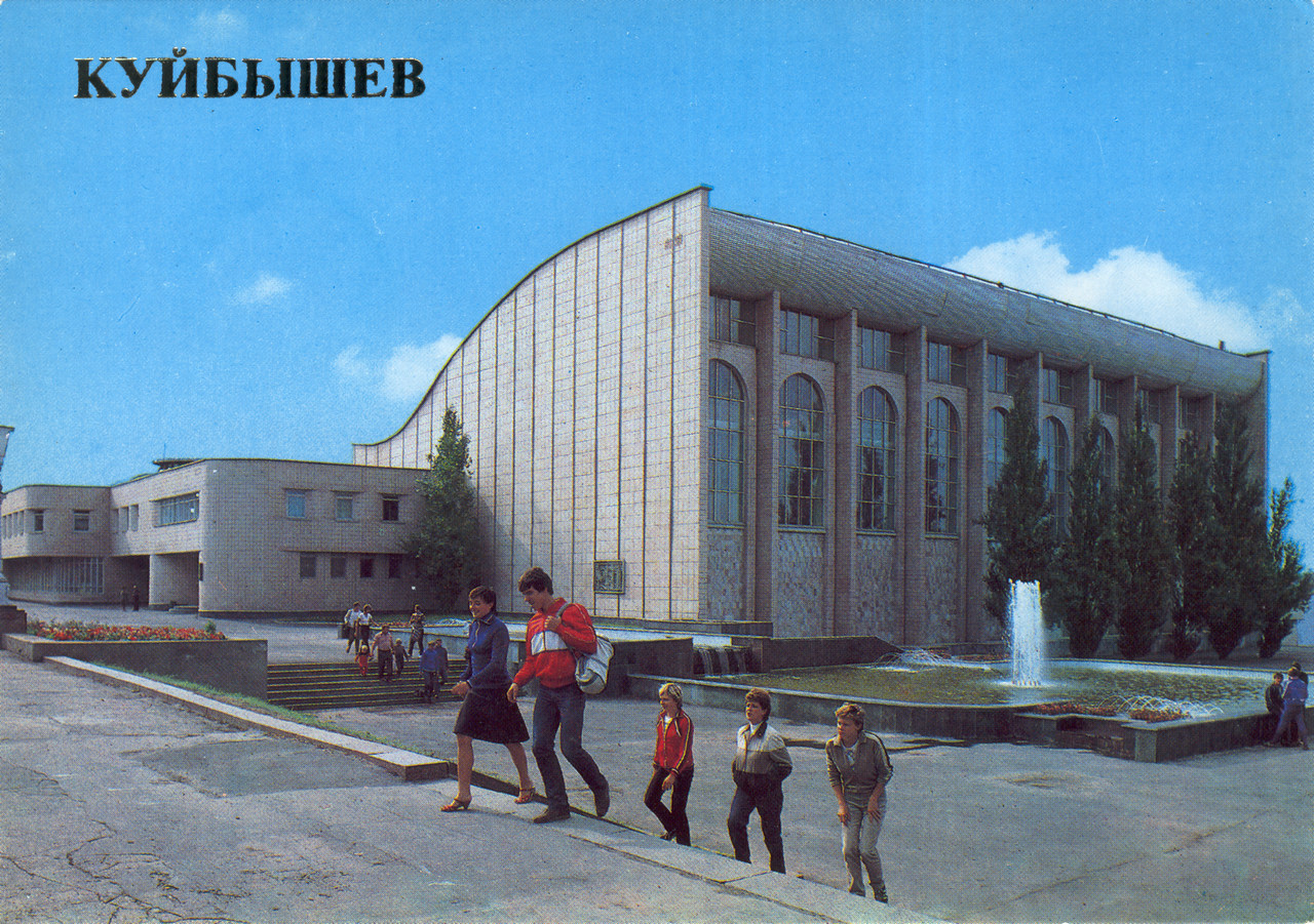 Samara, Волжский проспект, 10. Samara — A set of cards "Kuibyshev. A set of 16 cards. Moscow: Plakat, 1986". Samara — Historical photos (until 2000)