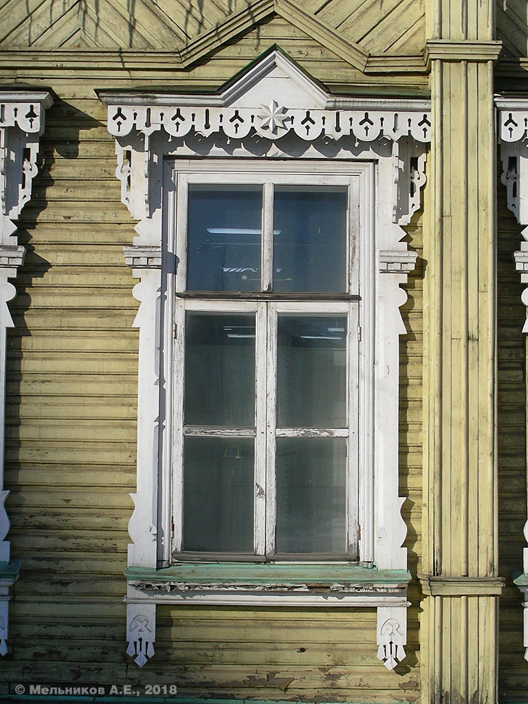 Ivanovo, Площадь Генкиной, 3. Резные наличники