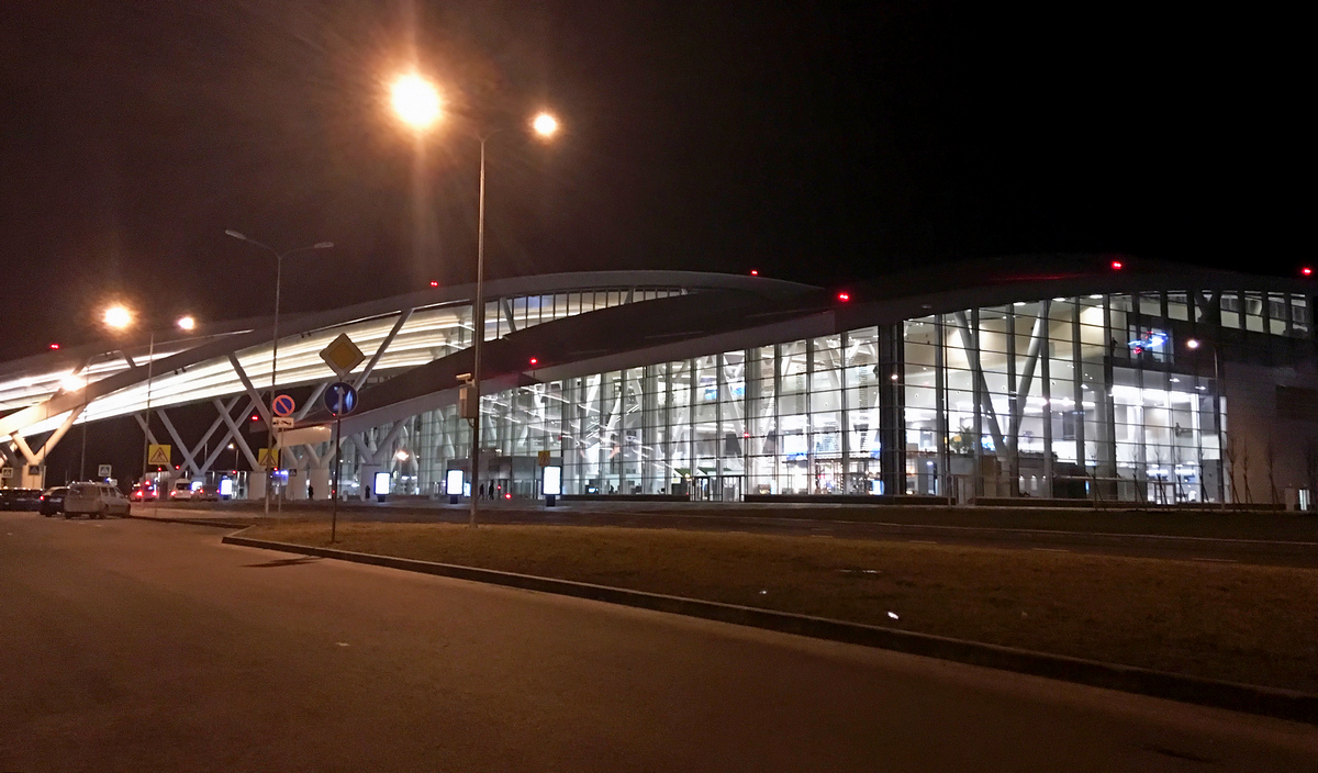 Н п аксайский. Ночной аэропорт Платов. Аксайский аэропорт. Аэропорт Платов ночью. Фото ночного аэропорта Платов.
