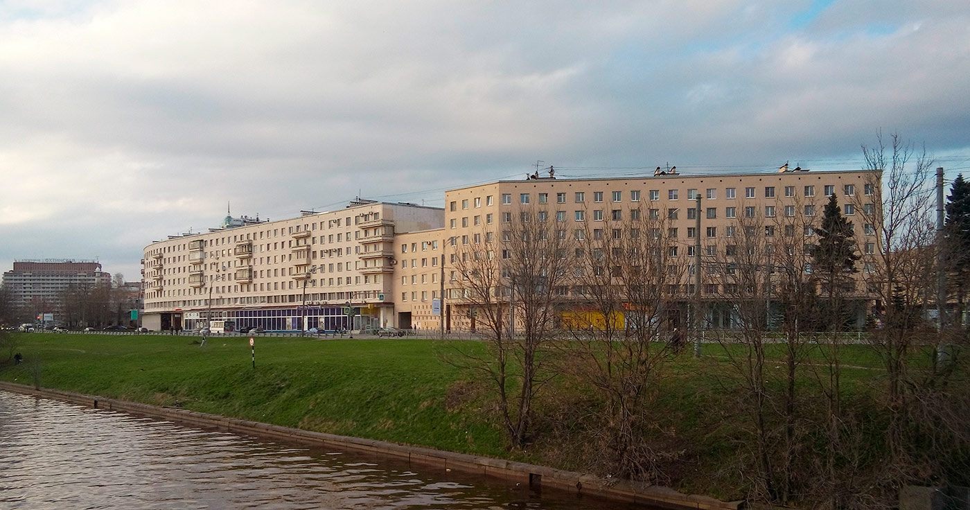 Petersburg, Большеохтинский проспект, 1 корп. 1; Красногвардейская площадь, 4