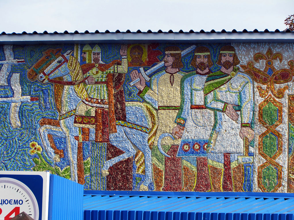 Новгород-Сіверський, Губернская улица, 1. Монументальное искусство (мозаики, росписи, барельефы, сграфито)