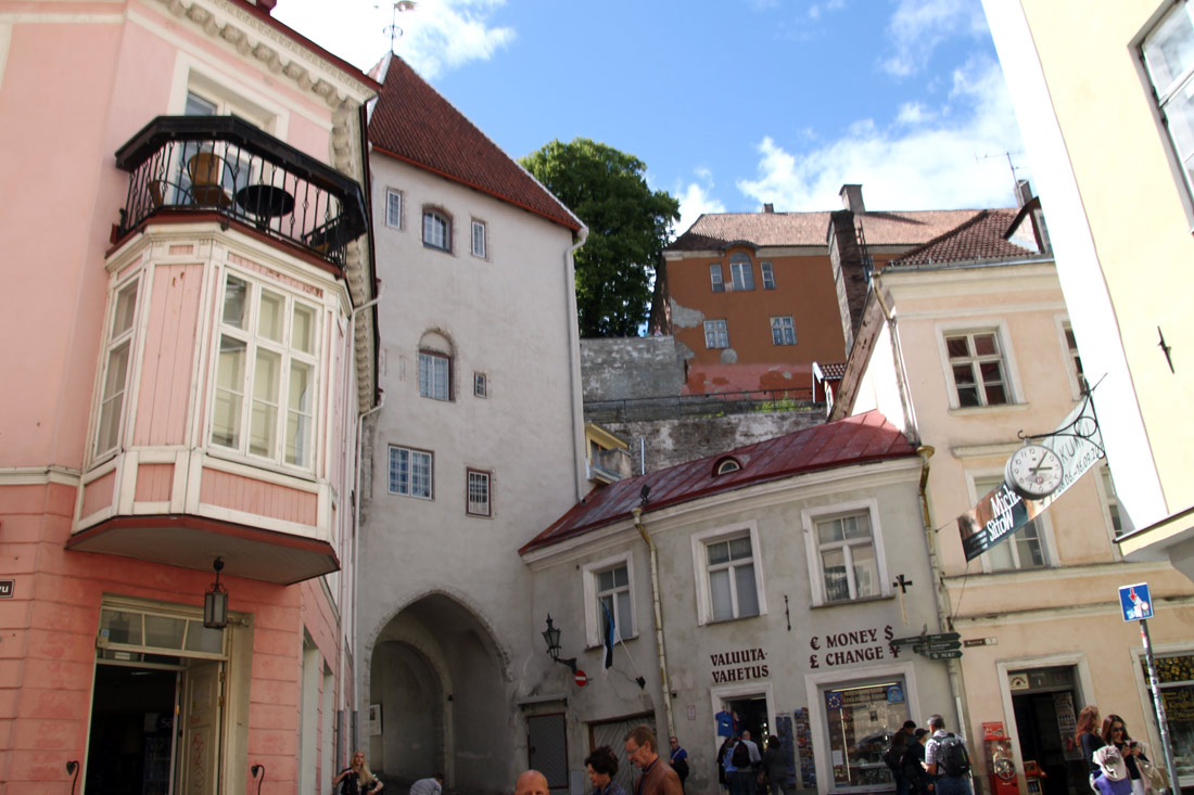 Tallinn, Nuune, 1; Pikk jalg, 2