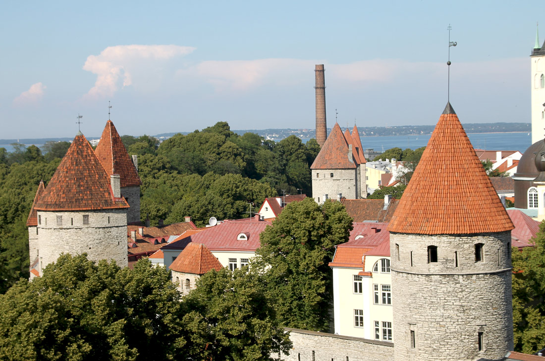 Tallinn, Väike-Kloostri, 1; Gümnaasiumi, 1