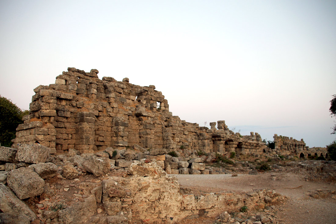 Сиде, Anıtsal Çeşme (Nymphaeum)