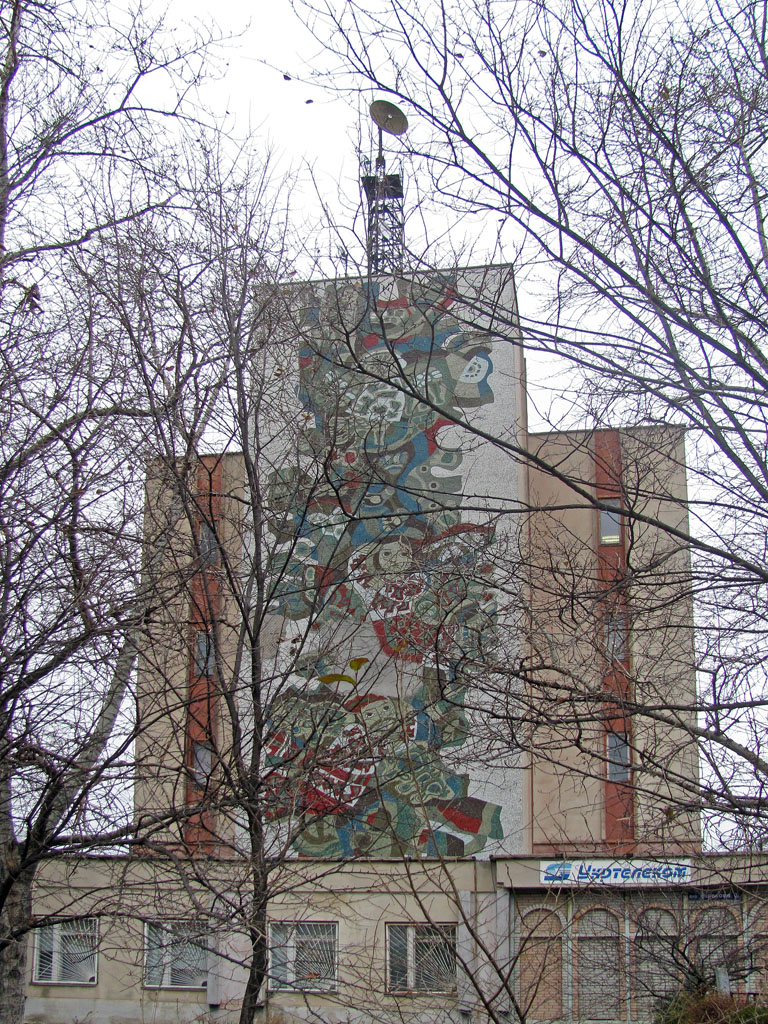 Severodoniets'k, Улица Вилесова, 3. Монументальное искусство (мозаики, росписи)