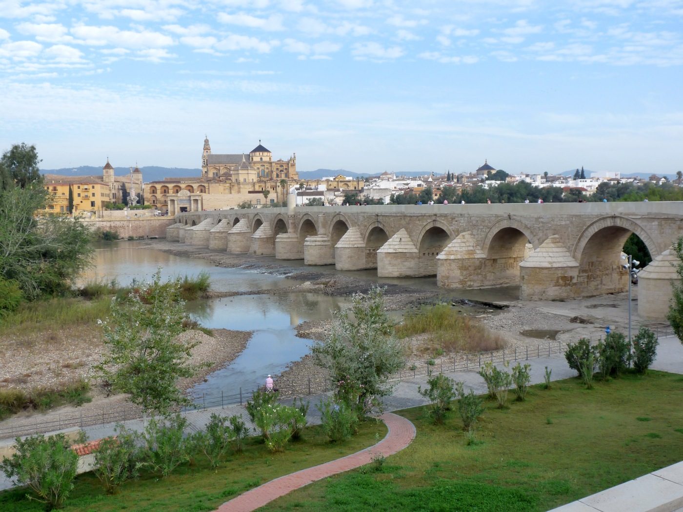 Córdoba, C/ Cardenal Herrero, 1; Puente Romano